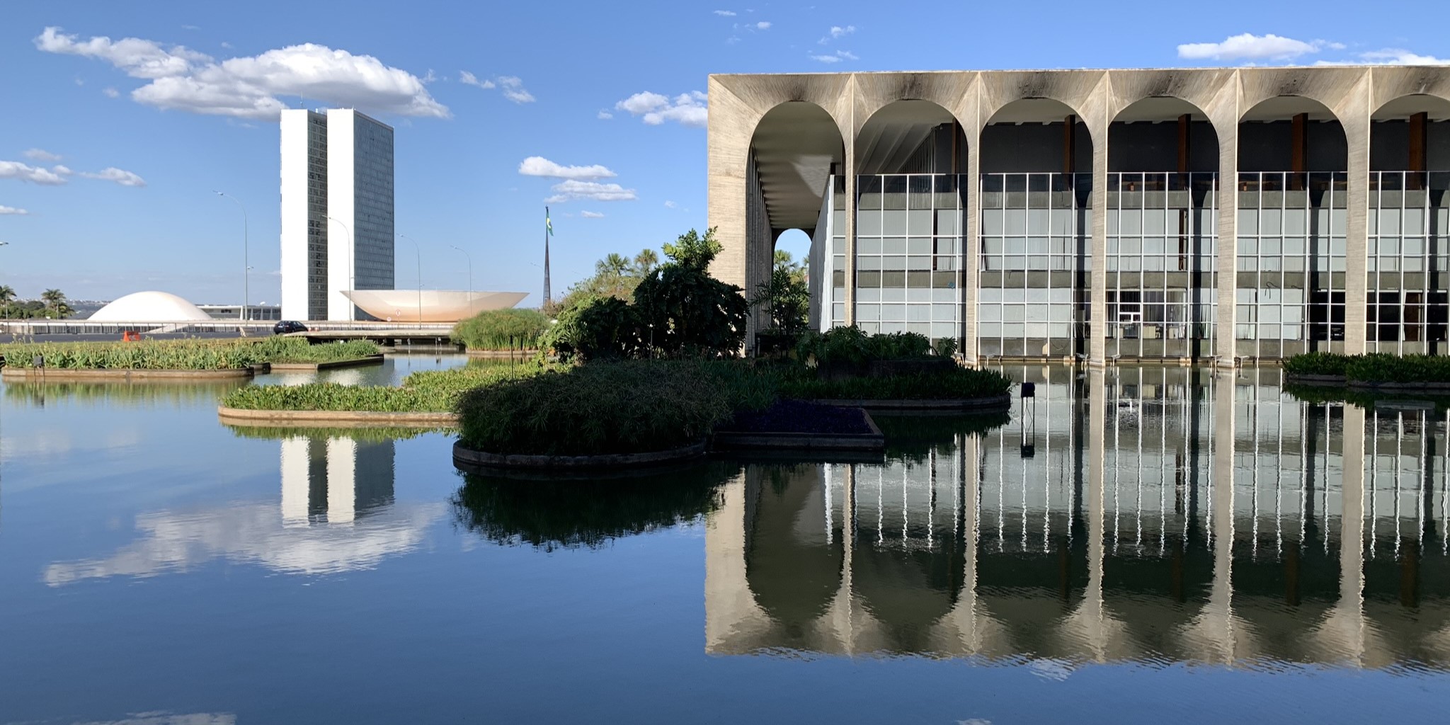 The Itamaraty Palace (1962–1970), architect Oscar Niemeyer, Brasília, Brazil (Oksman, 2020). Photo courtesy of: Silvio Oksman. Licence: CC BY-SA 4.0
